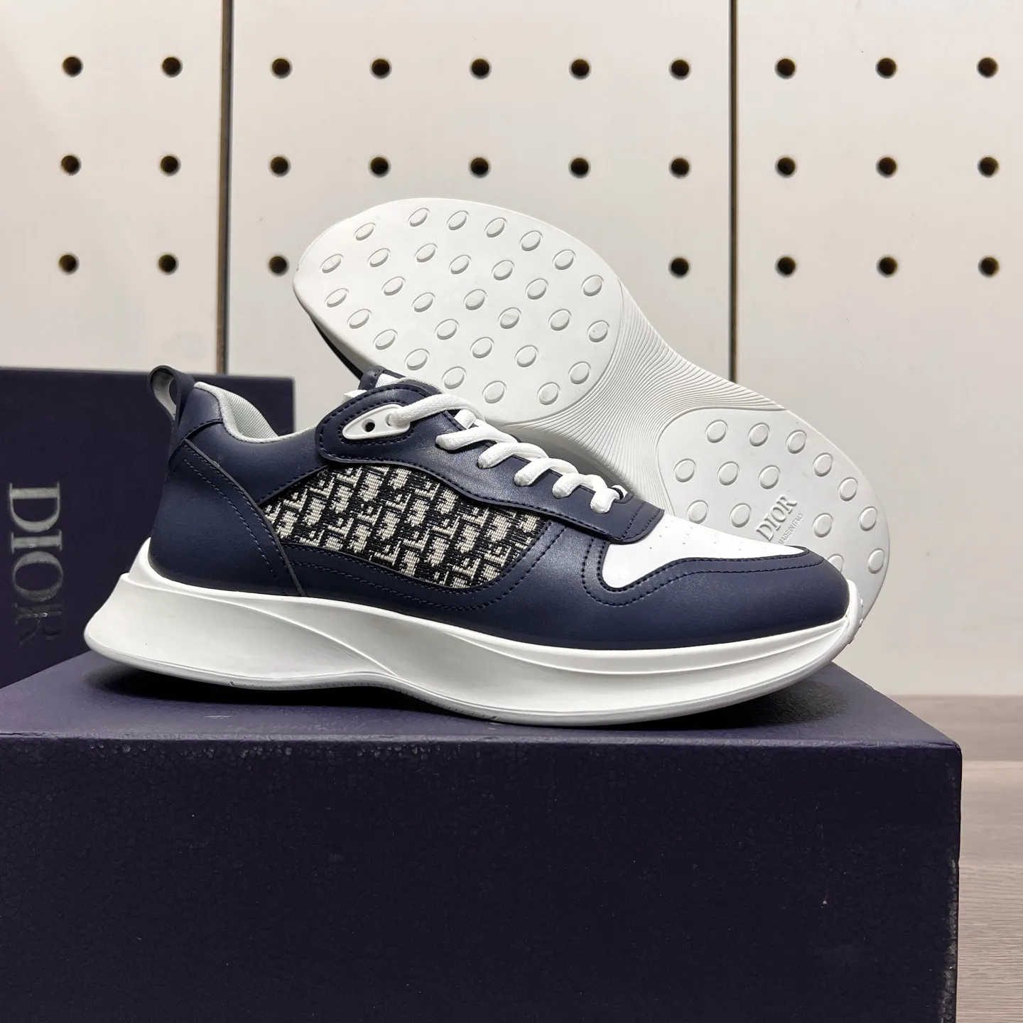 Men's Men's Shoes 💰: 400💰《Dior》The latest and most popular casual shoes, top brand [seduce] luxury~purchase, top~quality. [Strong] The upper is made of imported breathable cowhide with material ➕ breathable sheepskin feet (•) and fine workmanship. Original stylish and stylish soft rubber wear-resistant foreskin outsole, light and comfortable on the foot, size: 38-44, (customized 45, 46), five colors available